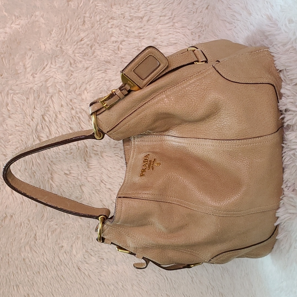 💯 Authentic Prada Handbag 🍀